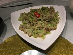 黑椒鹅肝酱炒菜花-鹅城
