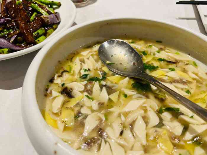 淮扬厨子(金水区省体育场店)-"在询问了两款狮子头后服务人员推荐了八