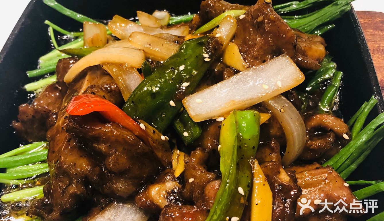 家门口的饭店～主打的是本帮菜
