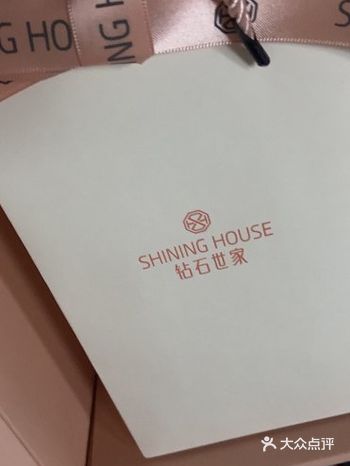 这家店在滨江道乐宾百货里
