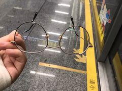 -MiRi眼镜连锁·蔡司·尼康控优点合作店(莘庄店)