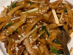 干炒牛河-汤城小厨•粤菜•靓汤(苏州街店)