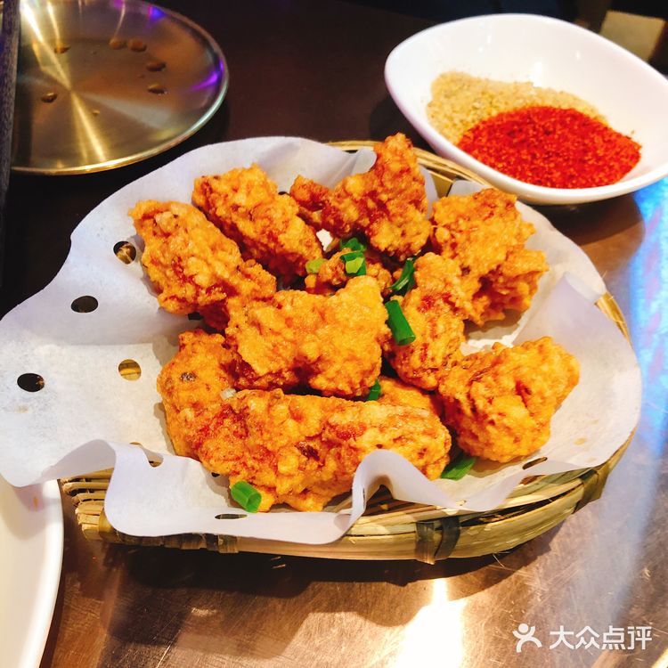 大口吃肉，竹签烧烤，怀抱火炉吹空调，这就是夏天的味道！