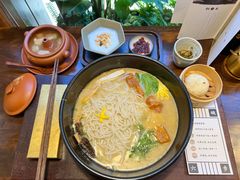 -银米·云南传统过桥米线(双廊黑金冠店)