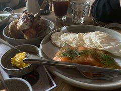 烟熏三文鱼配烤饺子皮和芥末籽酱-BOR Eatery(安福路店)