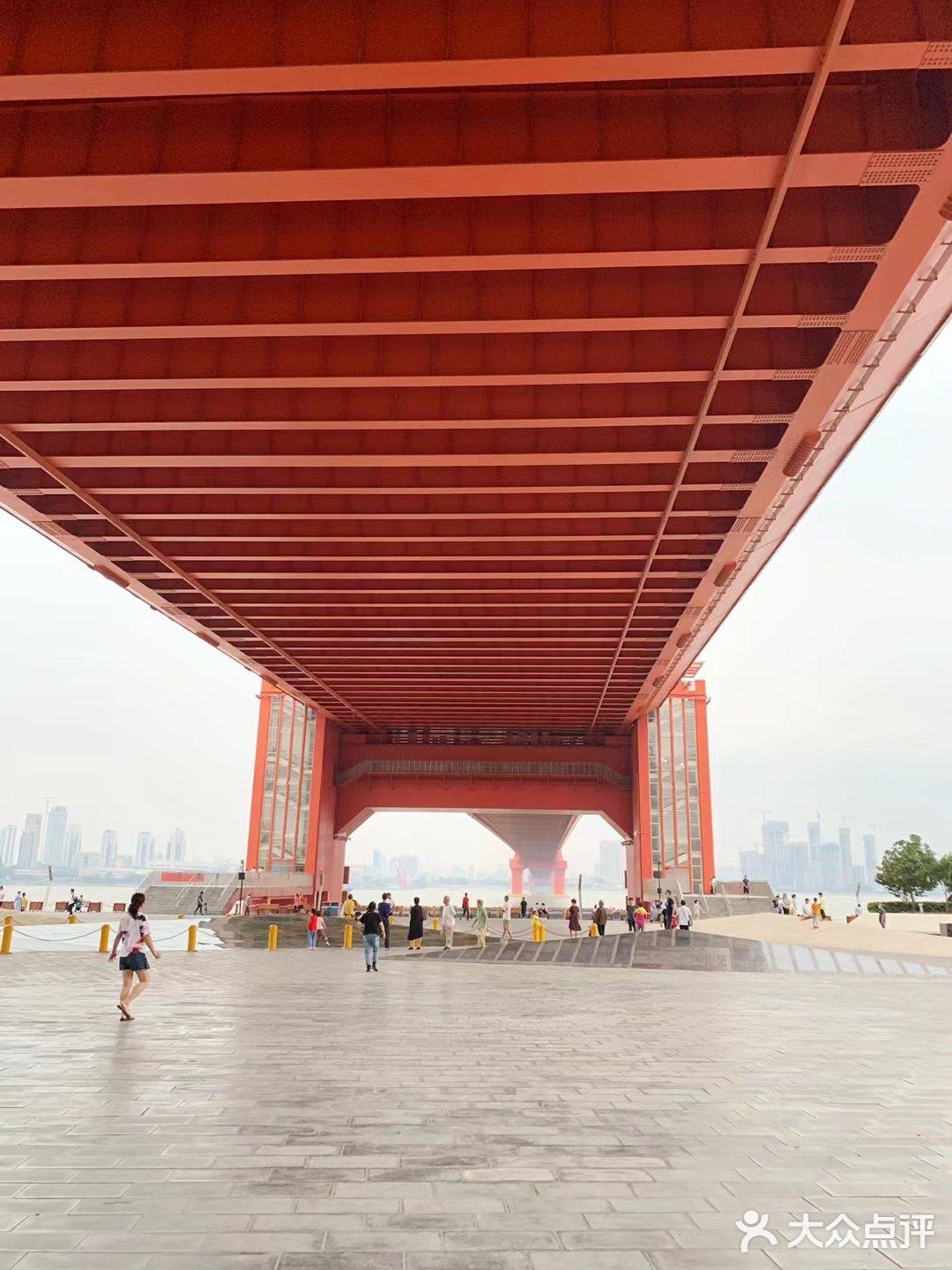 武汉市民休闲好去处，还有雄伟壮观的鹦鹉洲长江大桥