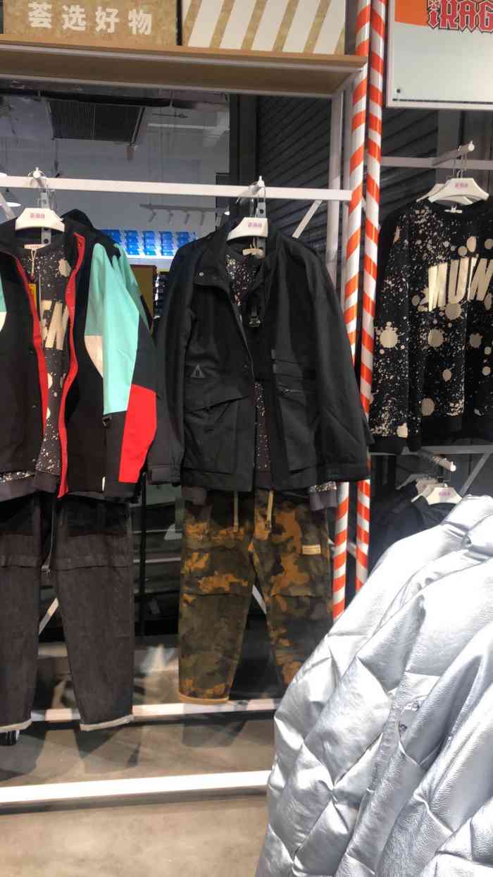 荟品仓(青浦店)-"在国外购物挺喜欢逛这类特卖店,这次被推送.