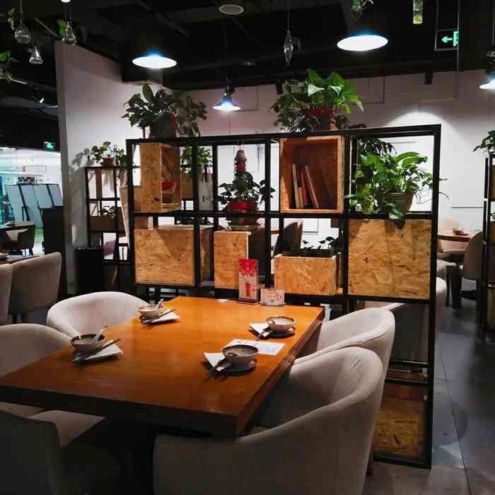 素客素食餐厅(金鹰购物中心店)-"菜品很少,坐下来也没有服务员理,点了