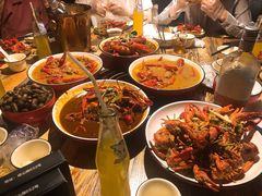 -虾弄弄海派小龙虾·牛羊蝎子火锅