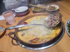 -洱火云南酸菜牛肉火锅(石景山当代商城店)