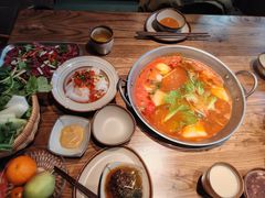 -野山舂·贵州现舂酸汤火锅(鸿通城店)