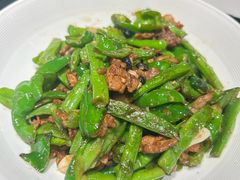 青椒四季豆炒肉-简小舍·民间手艺菜(武昌江滩店)