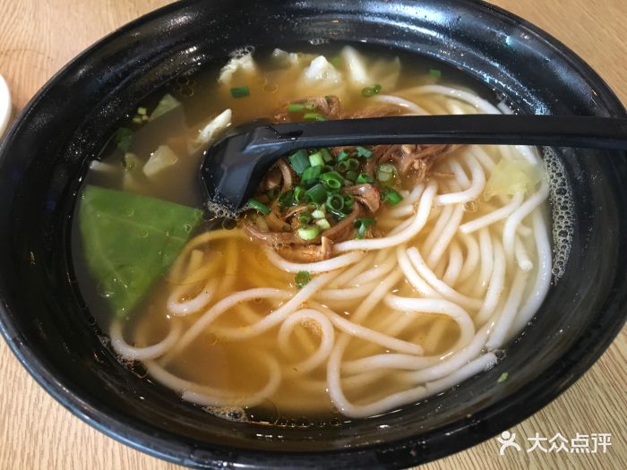 傣姑娘云南过桥米线羊肚过桥米线图片