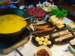 -鲜入围煮花胶鸡海鲜火锅