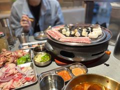 -围炉肉舍•炭烤活鳗•丹东海鲜烤肉(步行街店)