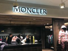 店内环境-文艺复兴百货(米兰大教堂广场店)