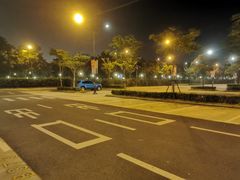 -奕欧来上海购物村停车场