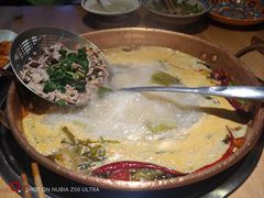 -洱火云南酸菜牛肉火锅(石景山当代商城店)