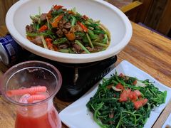 番茄炒野菜-老滇山寨•云南特色菜•地方菜•民族风情歌舞表演(金碧店)