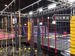 -嘿哟动霸CHUA·新潮玩运动娱乐中心·蹦床滑冰团建乐园