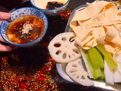 -吃城都·鱼蛙火锅(西玉龙街店)
