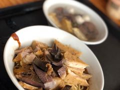 -松树干拌面店