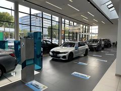 -上海宝信宝马4S店