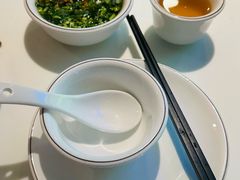 餐具摆设-潮泰牛肉火锅 · 创于1992年(车公庙店)