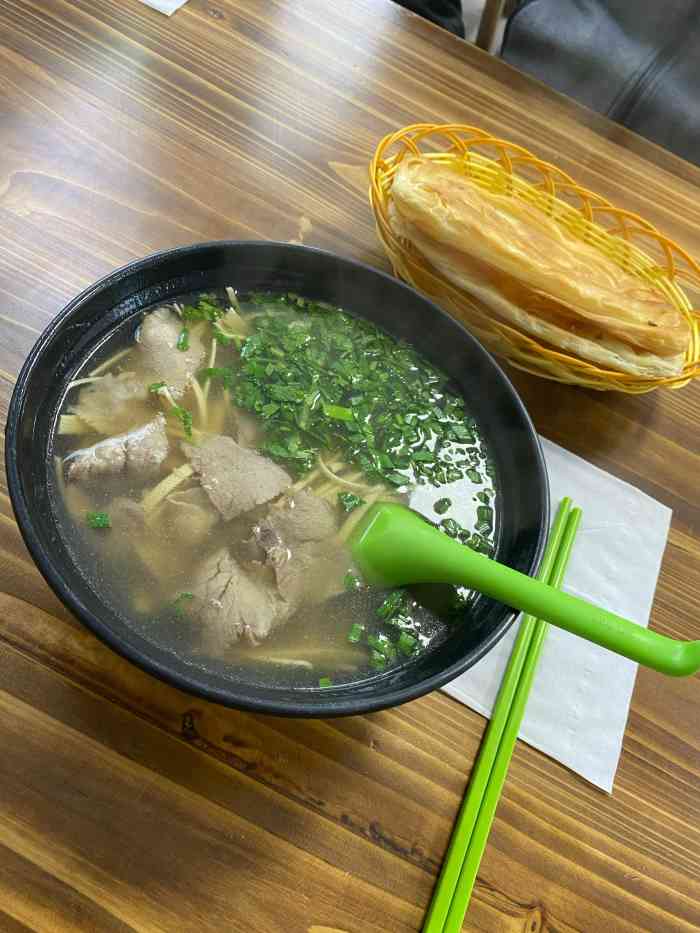 牛小二牛肉汤馆-"[薄荷]环境: 位于托乐嘉美食街的隐蔽的.