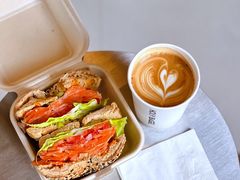 烟熏三文鱼贝果-HOLY BAGEL(苏河店)