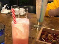 香蕉草莓奶昔-爱啤精酿·民谣酒馆(滨江店)