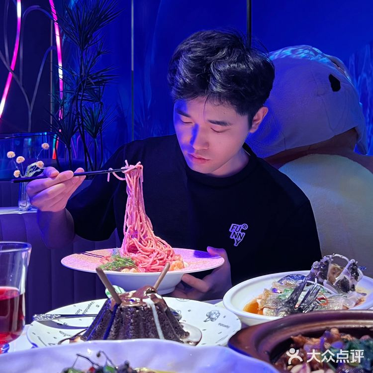 这家餐吧，竟然有沈阳最大的酒廊🤯