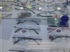 -臻美视爵眼镜·明月·依视路·蔡司折扣店(广渠门店)