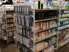 -名创优品(广州萝岗万达广场店)