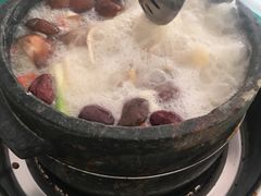 石锅松茸鸡-南渝食府.墨脱石锅松茸鸡