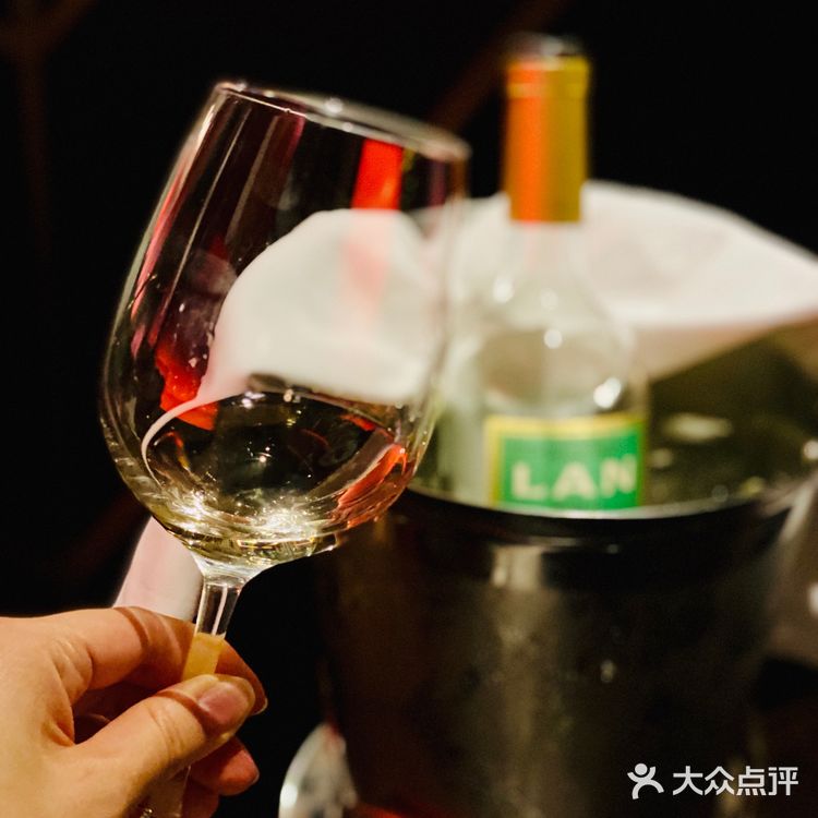 外滩双露台餐吧丨尽情享受魔都周末之夜[啤酒]