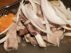手抓羊肉-阿里家·新疆烤肉酒場 by MIG