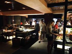 自助取餐区-JW万豪厨房餐厅·滨海草坪烧烤·海鲜·海景(三亚绿发山海天JW万豪酒店)