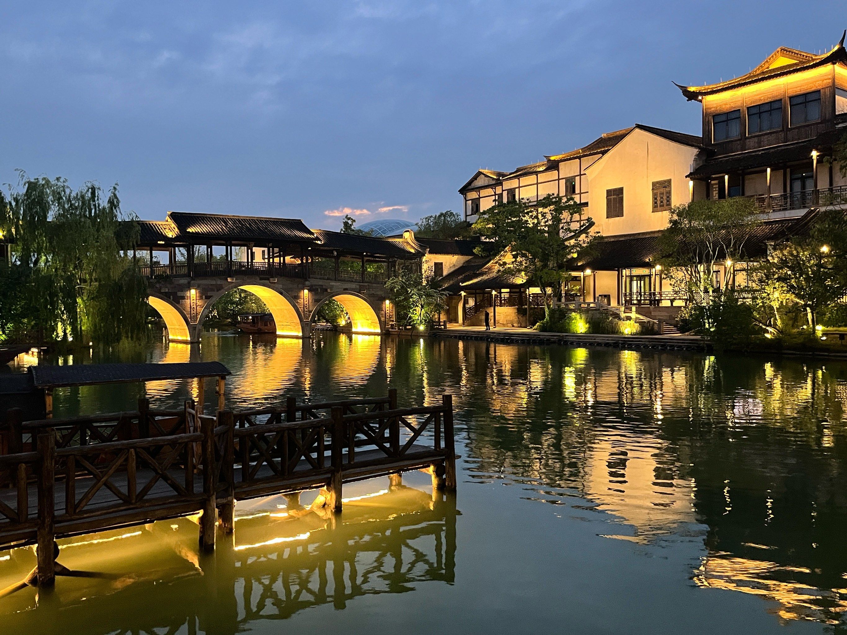 古镇夜色撩人心