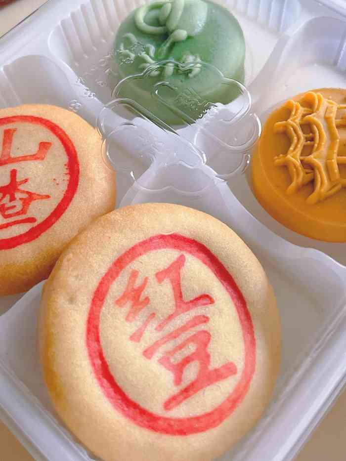 耀华糖果糕点铺(建设路店)-"见钻石广场楼下开了一家耀华,便在点评上