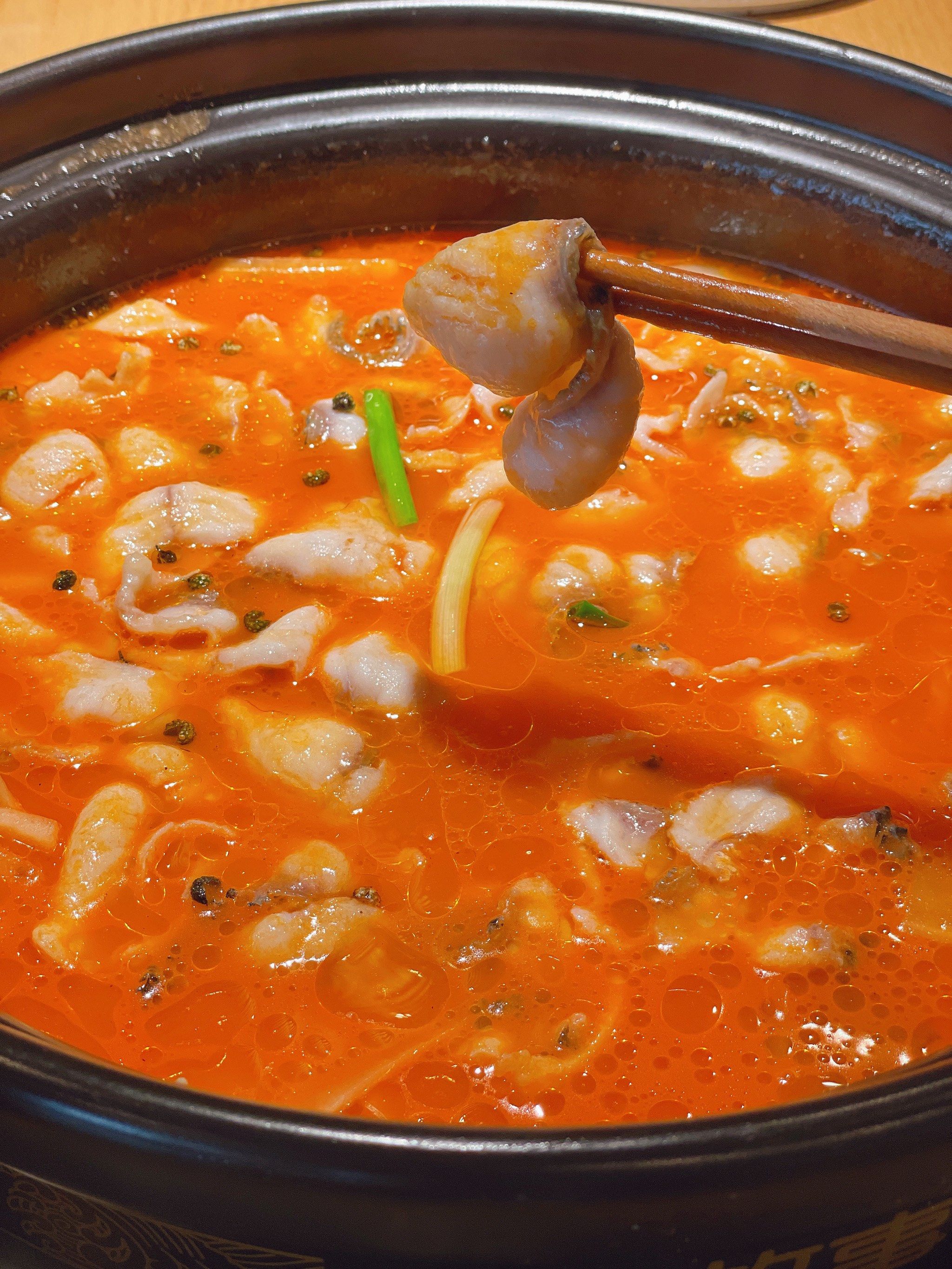 热腾腾的黑鱼锅好暖心