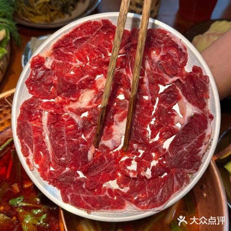 哈尼米线真才是米线界的顶流！丰富的小料和配菜