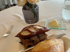 餐前面包配盐黄油-Jean Georges