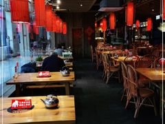 大堂-野山舂·贵州现舂酸汤火锅(鸿通城店)