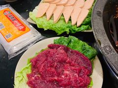 鲜牛肉-茅草房·河畔园林火锅