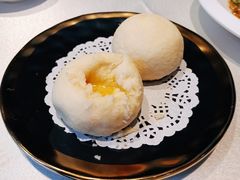 脆皮流沙包-皇朝会.经典传统粤菜(外滩店)