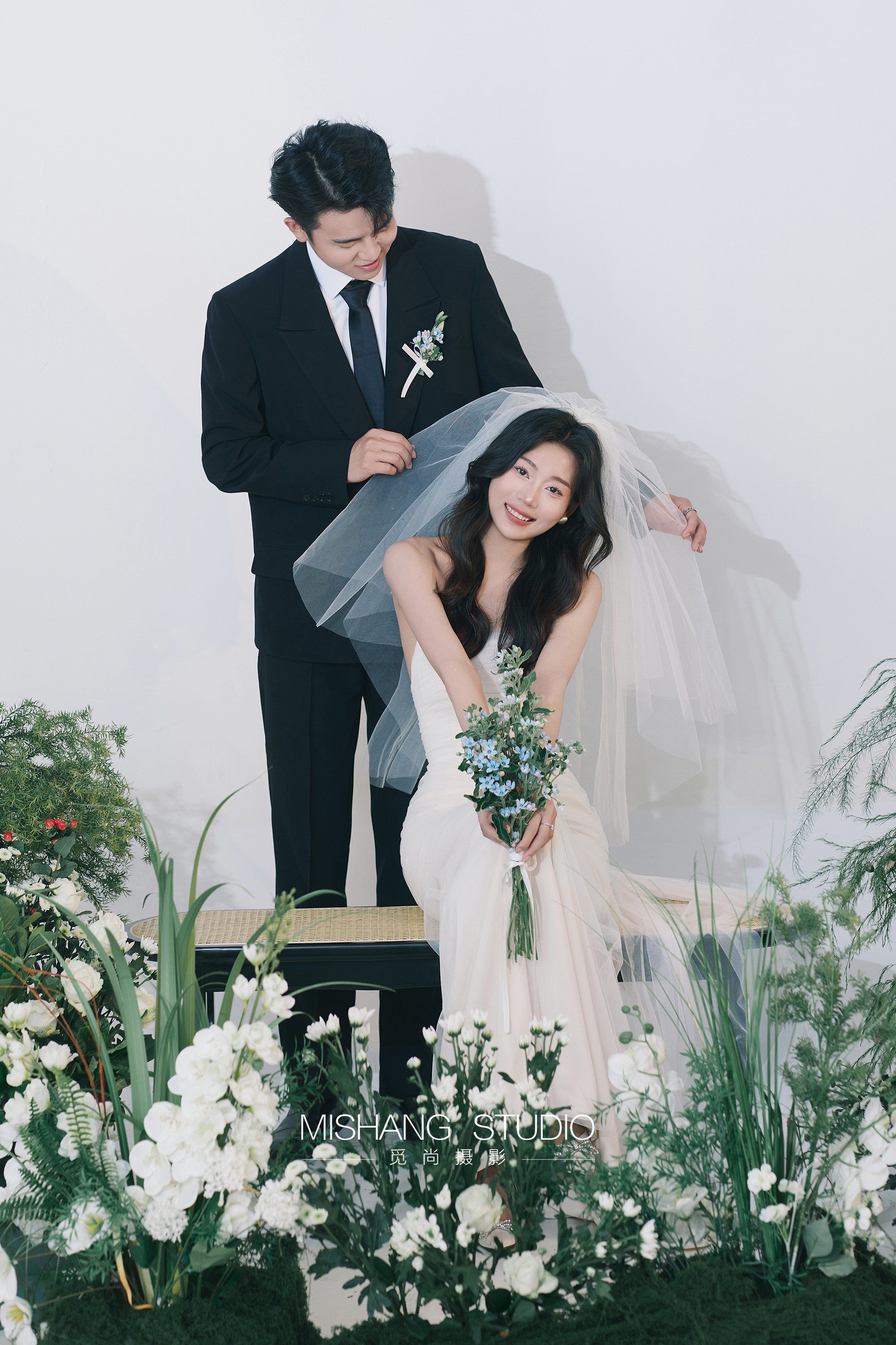 恰到好处的心动91室内轻氧感的森系婚纱照