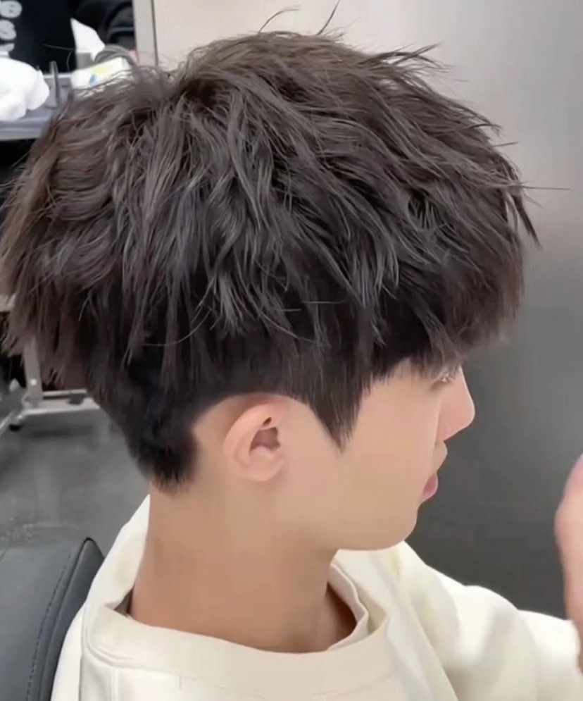 男生烫发染发