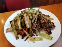茶树菇炒牛柳-牧羊餐厅