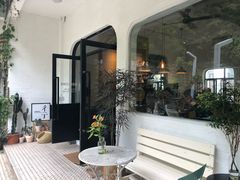 -彳亍咖啡·这里(水湾路店)